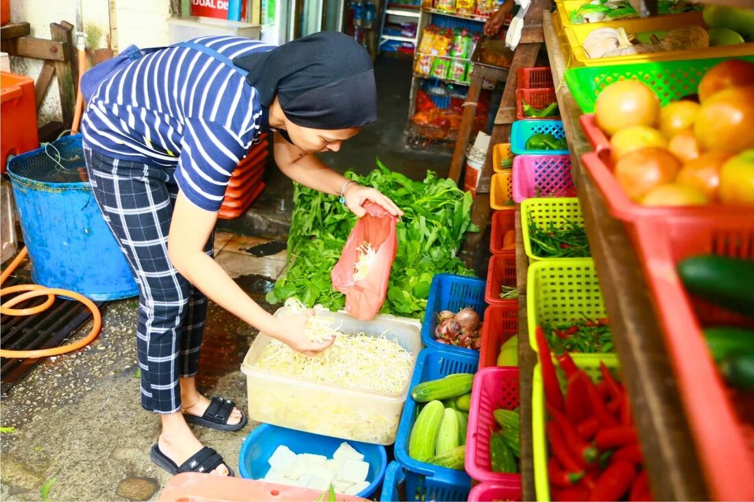 Healthcaretoday, Nutritionist, Ang Zheng Feng, malnutrition, obesity, undernutrition, micronutrient, clean water, home gardens, nutritionist role, hygiene, sanitation,  